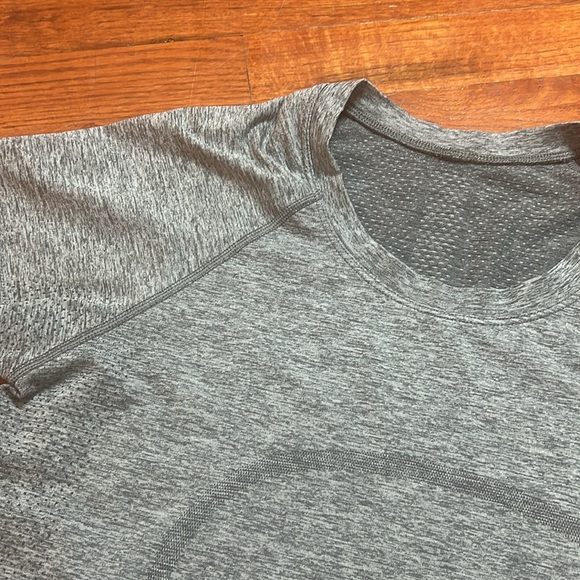 Lululemon swiftly tech grey T shirt - Picture 2 of 4